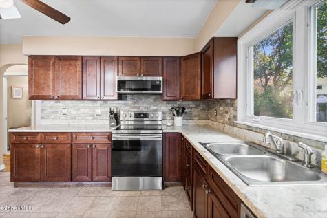 8 Knickerbocker Road Scotia NY 12302