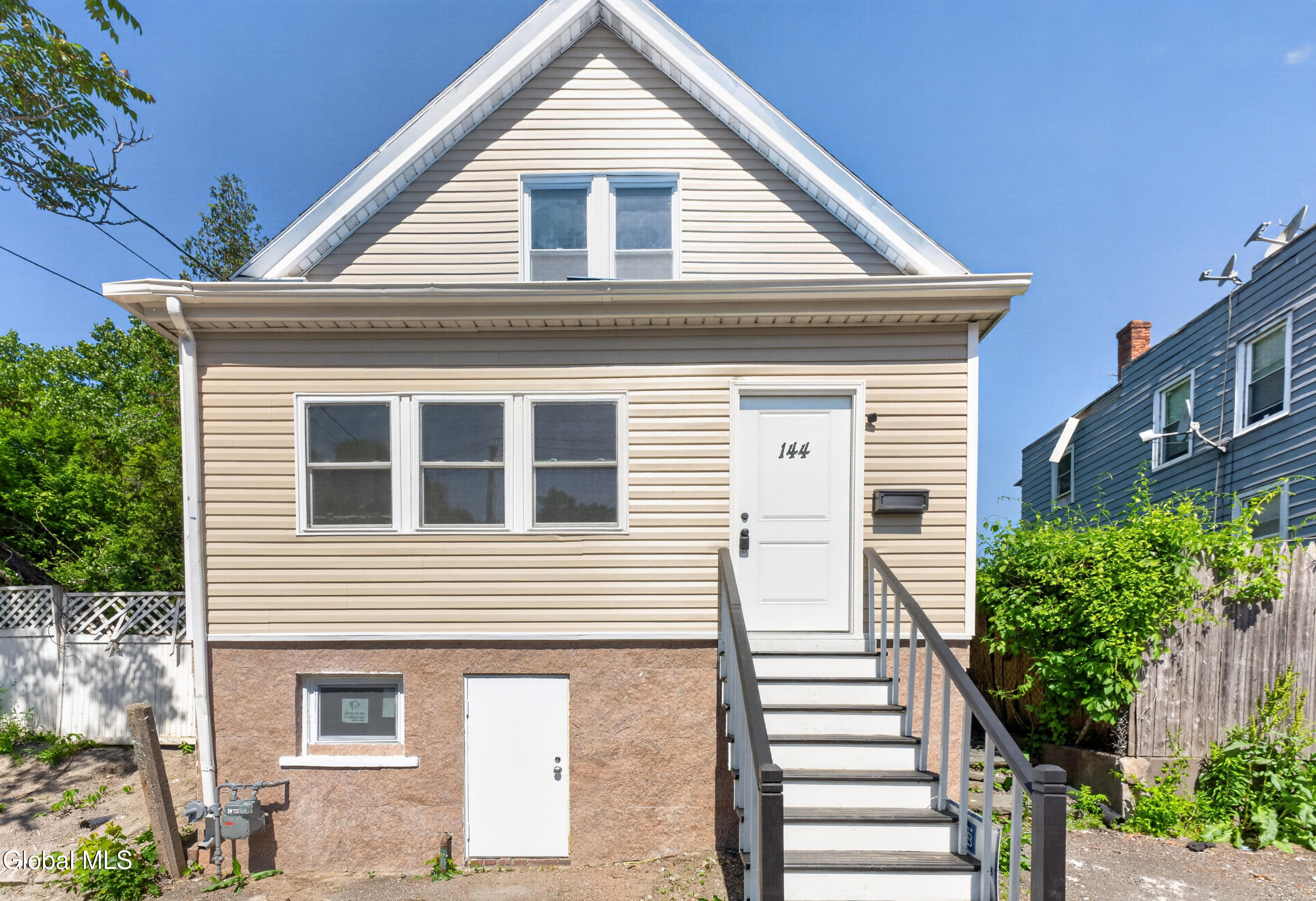 144 S Hawk Street Albany NY 12202