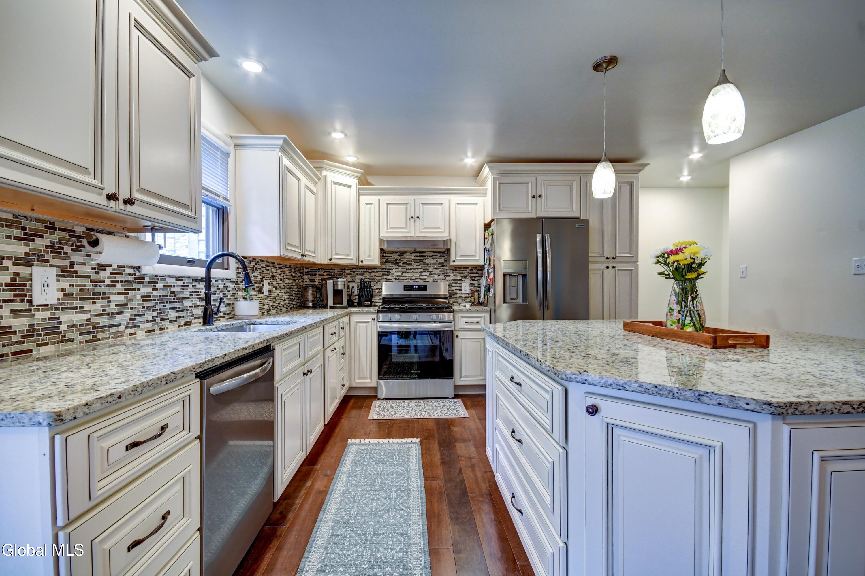 59 1st Ave Avenue Broadalbin NY 12025