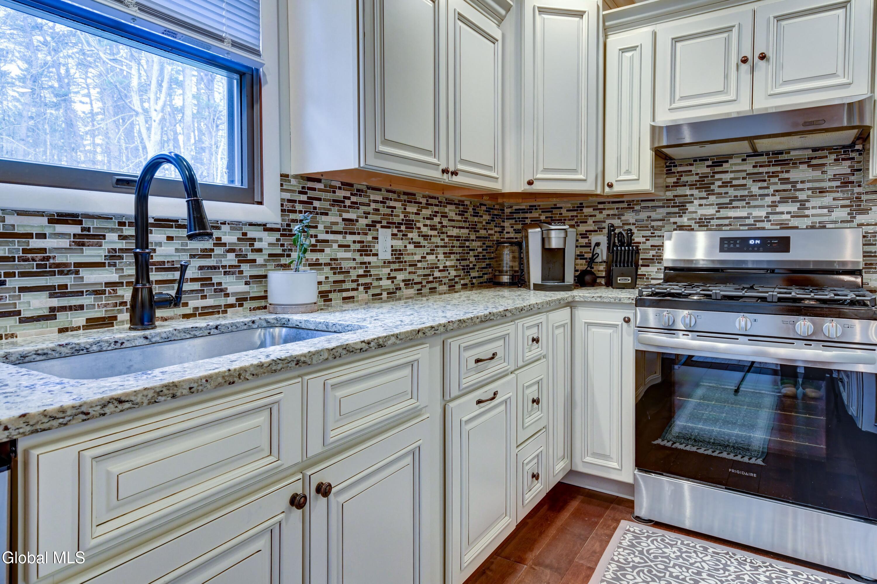 59 1st Ave Avenue Broadalbin NY 12025