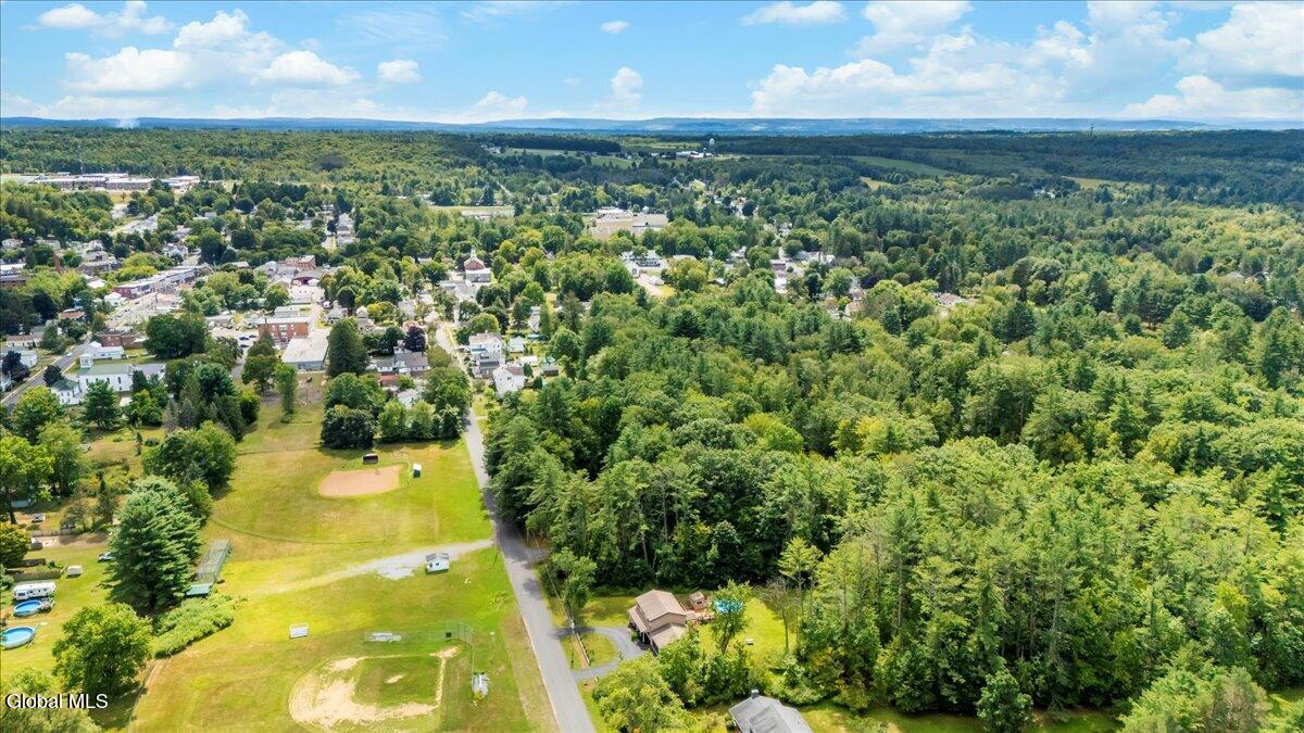 59 1st Ave Avenue Broadalbin NY 12025
