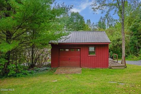 83 Stoddard Road Hampton NY 12837