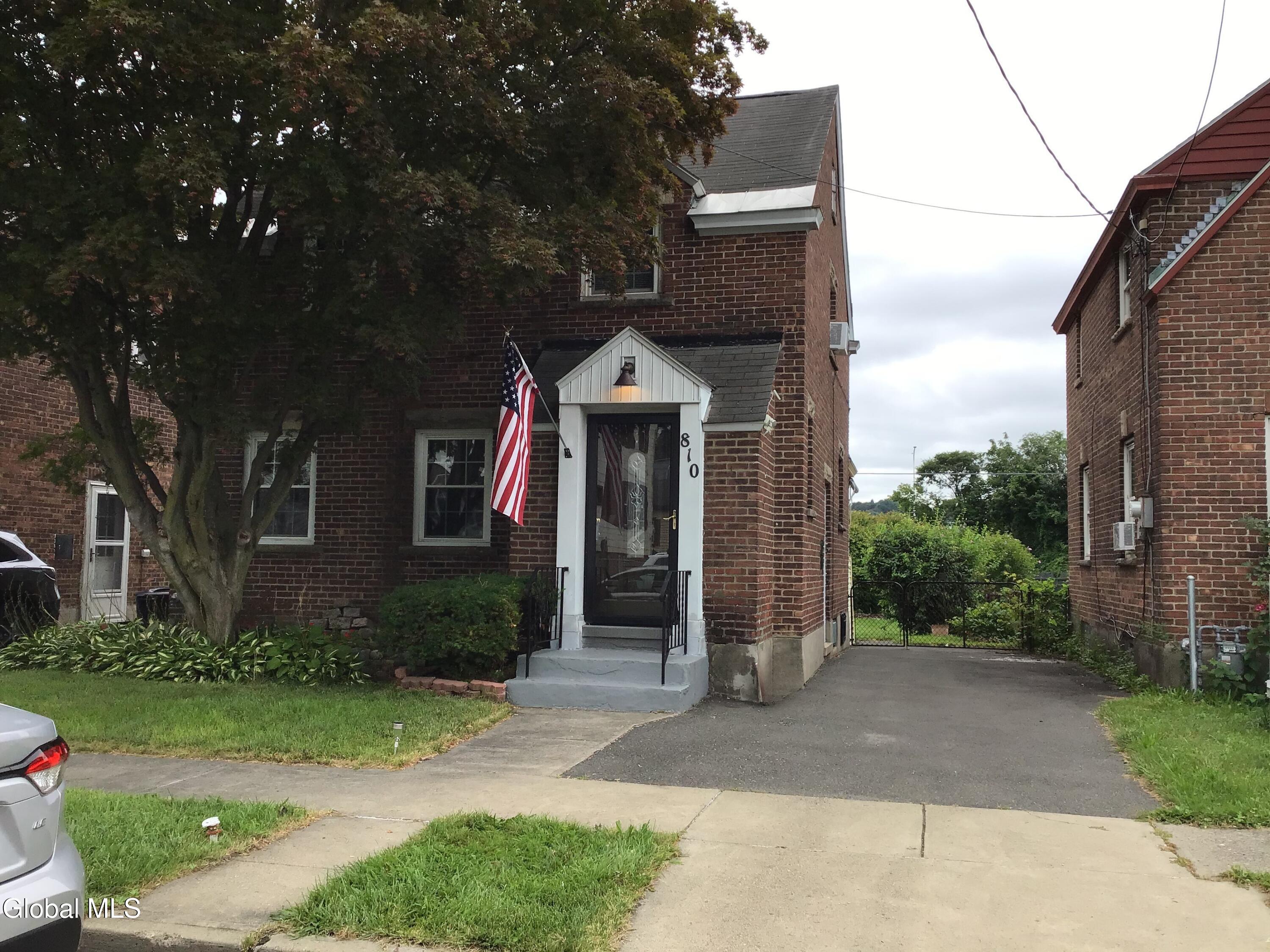 810 4th Avenue Watervliet NY 12189