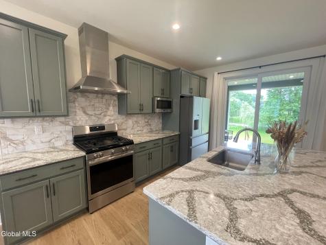 46 Wheatfield Way Mechanicville NY 12118