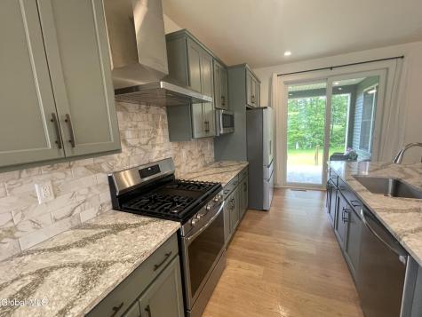 46 Wheatfield Way Mechanicville NY 12118