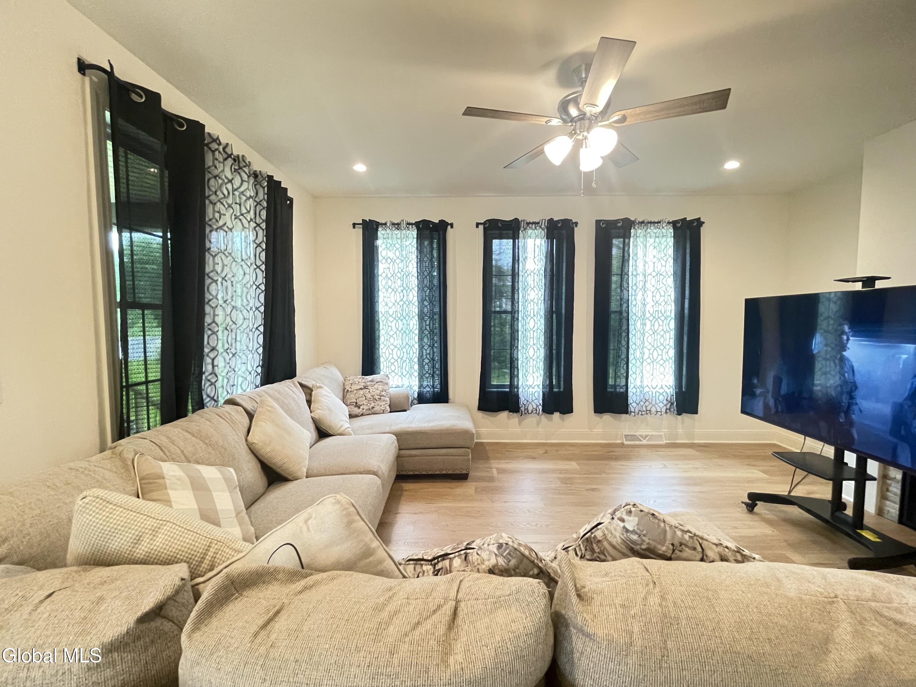 46 Wheatfield Way Mechanicville NY 12118