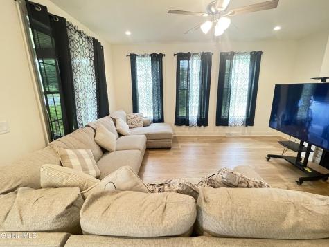 46 Wheatfield Way Mechanicville NY 12118
