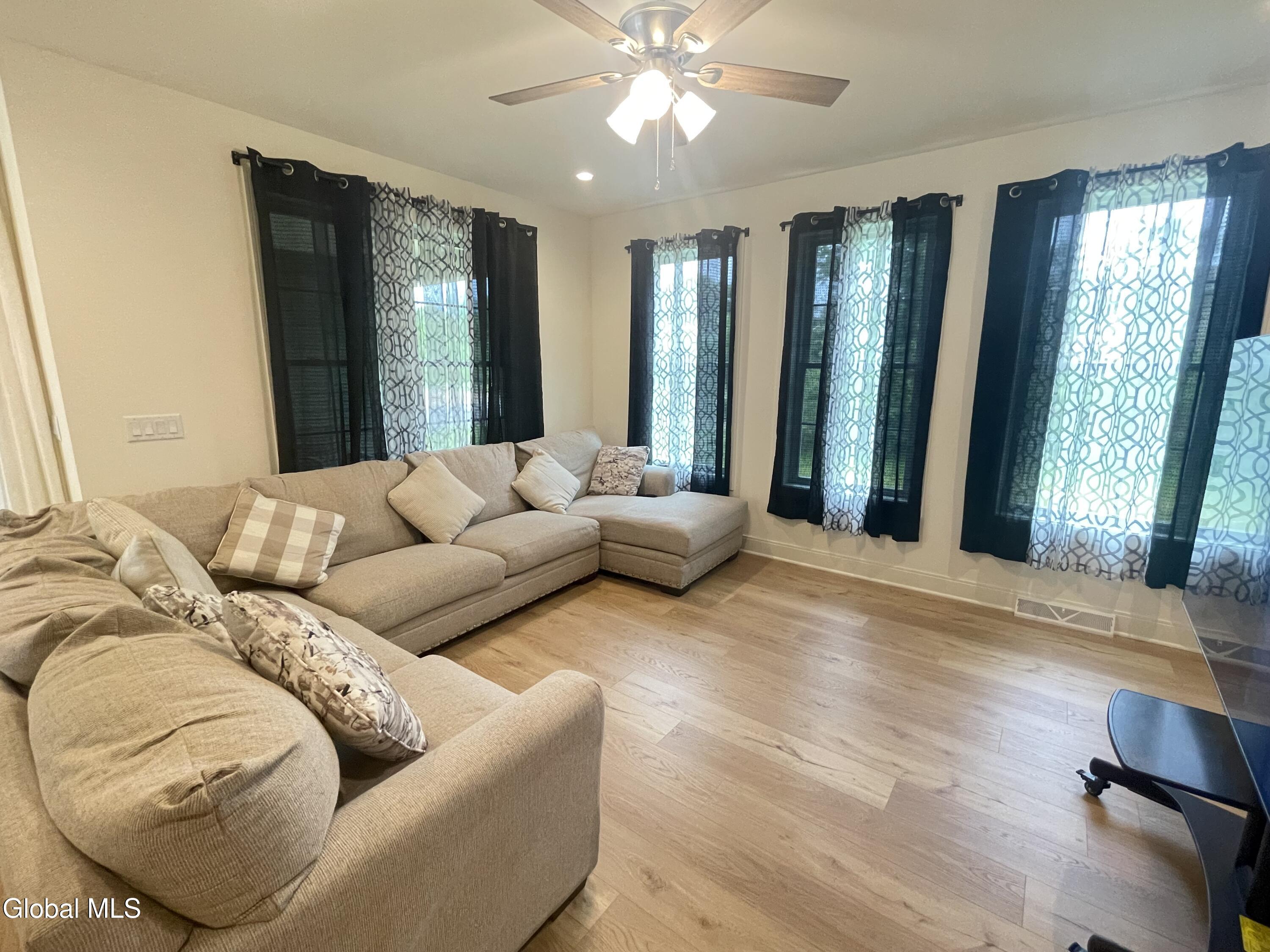 46 Wheatfield Way Mechanicville NY 12118