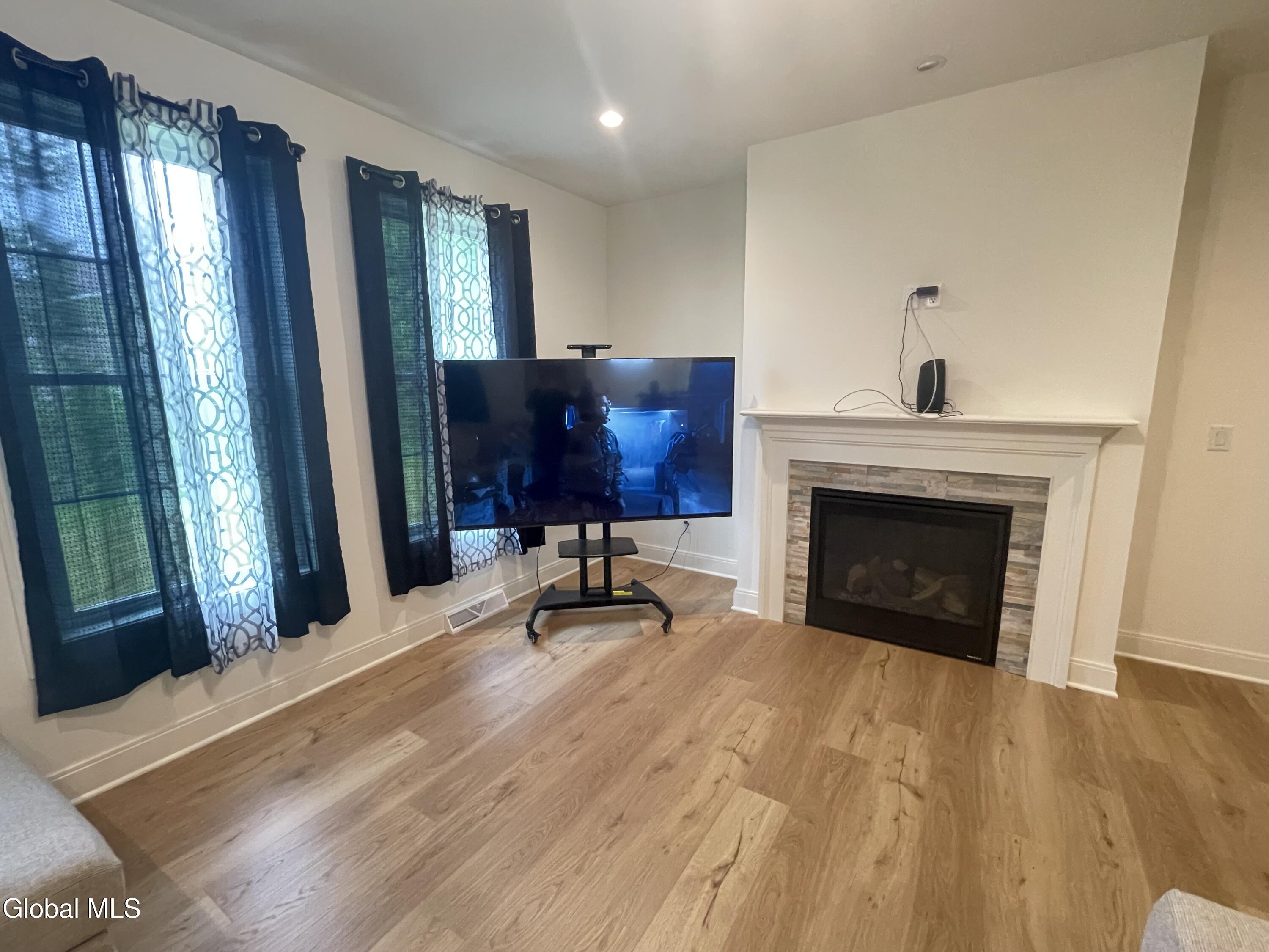 46 Wheatfield Way Mechanicville NY 12118