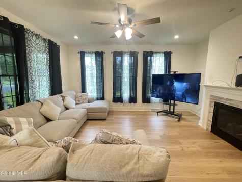 46 Wheatfield Way Mechanicville NY 12118