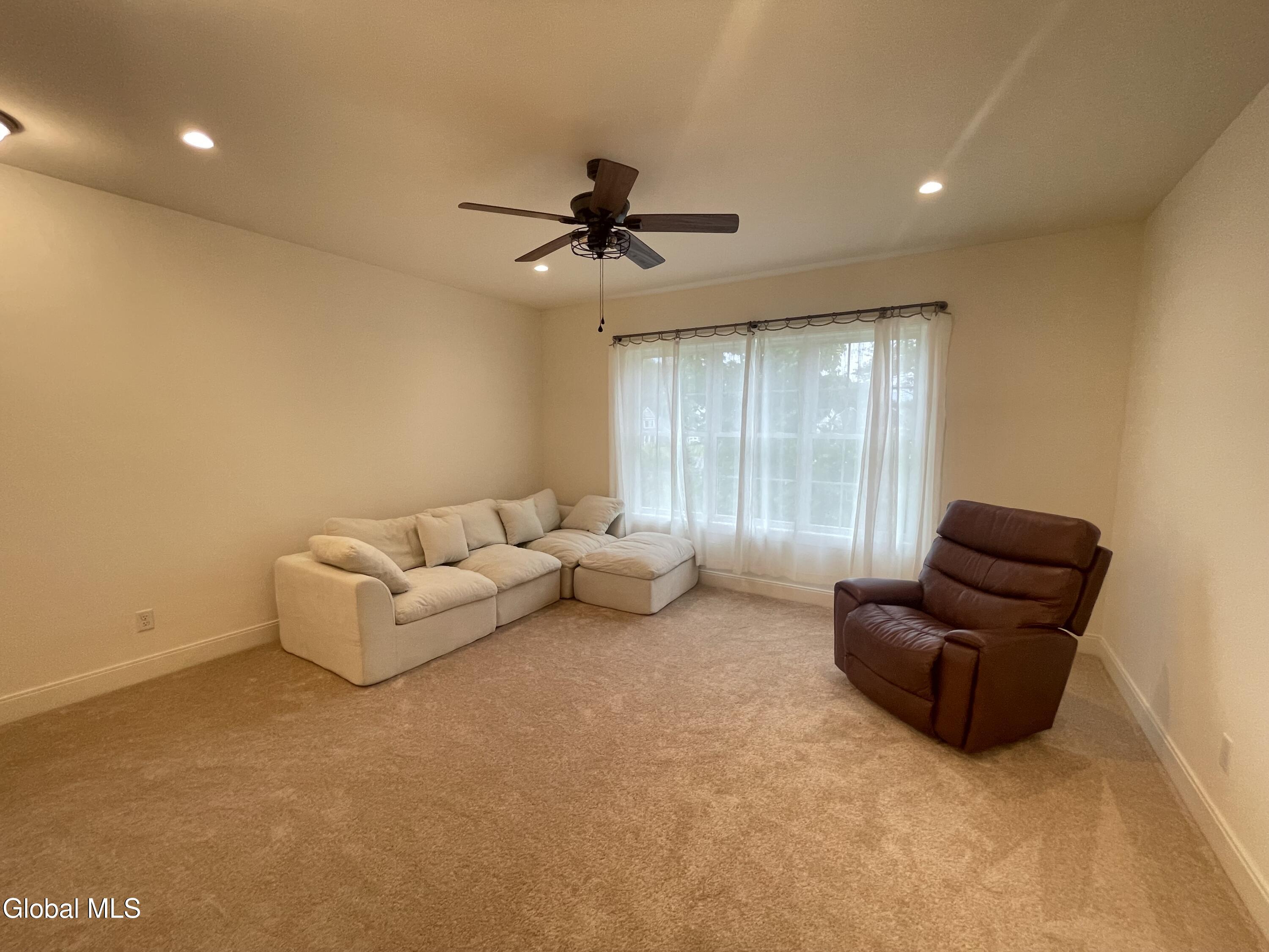 46 Wheatfield Way Mechanicville NY 12118
