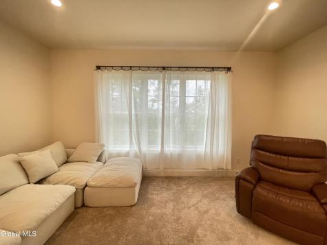 46 Wheatfield Way Mechanicville NY 12118