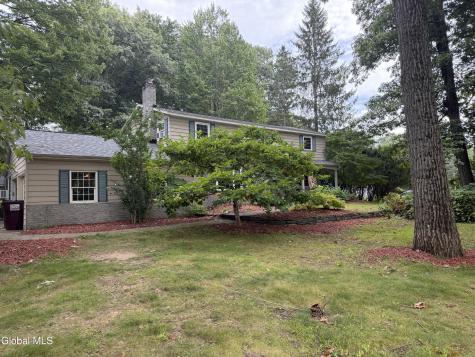 2 Acorn Grove Ballston Lake NY 12019