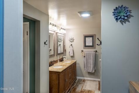 2 Acorn Grove Ballston Lake NY 12019