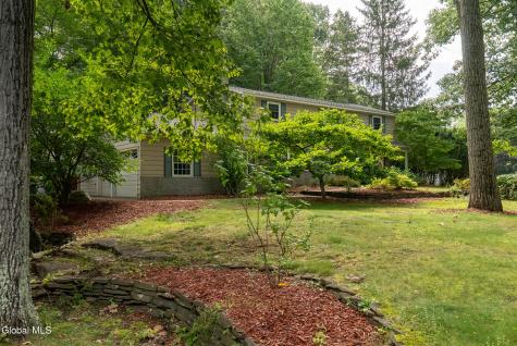 2 Acorn Grove Ballston Lake NY 12019