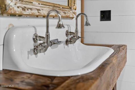 128 Pedrick Road Gloversville NY 12078