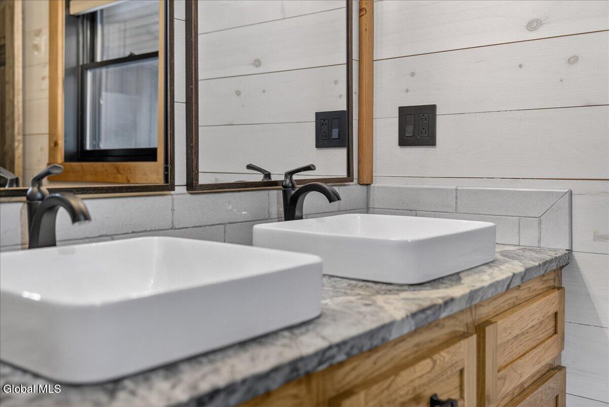 128 Pedrick Road Gloversville NY 12078