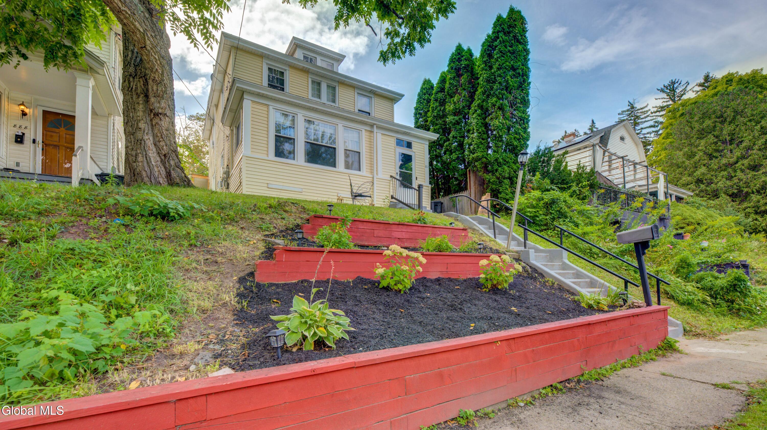 892 Warren Street Albany NY 12208