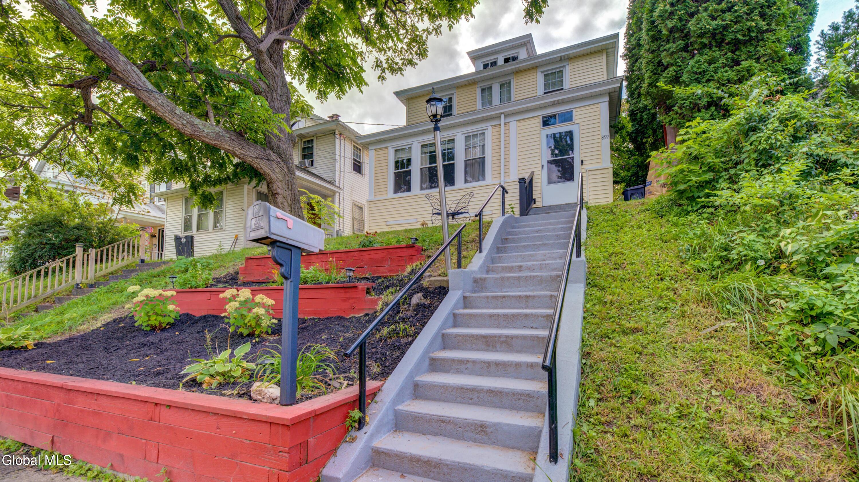 892 Warren Street Albany NY 12208