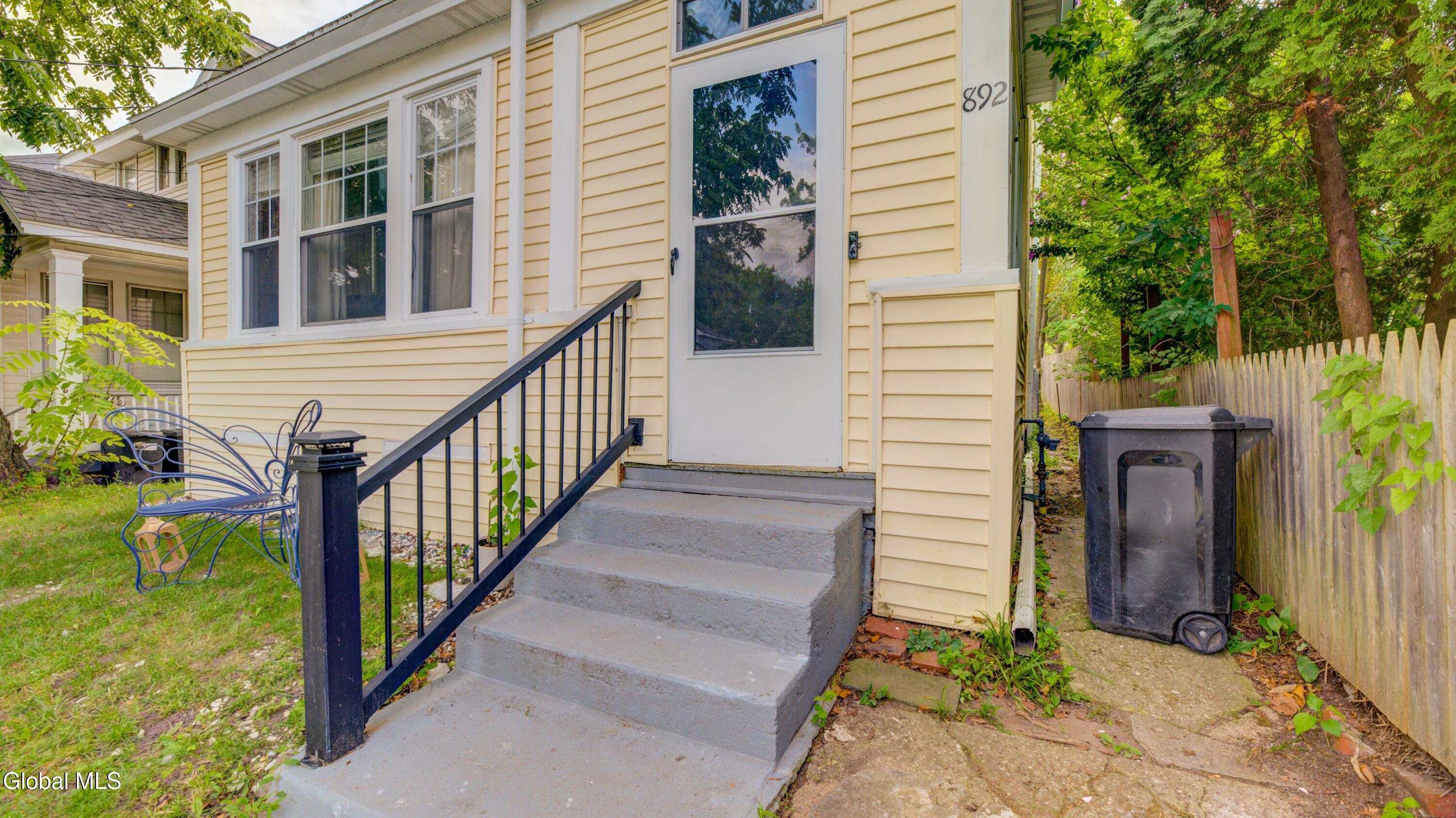 892 Warren Street Albany NY 12208