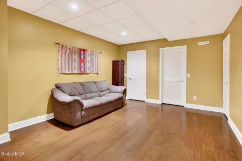 56 Jean Place Schenectady NY 12303