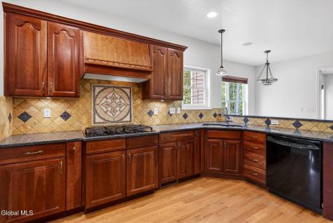 56 Jean Place Schenectady NY 12303