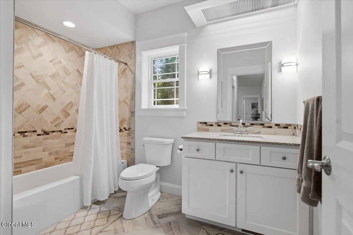 7 Thornapple Drive Gansevoort NY 12831