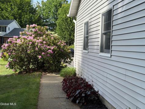 3061 New Williamsburg Drive Schenectady NY 12303