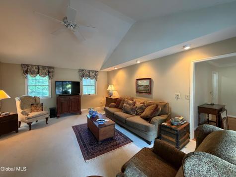 3061 New Williamsburg Drive Schenectady NY 12303