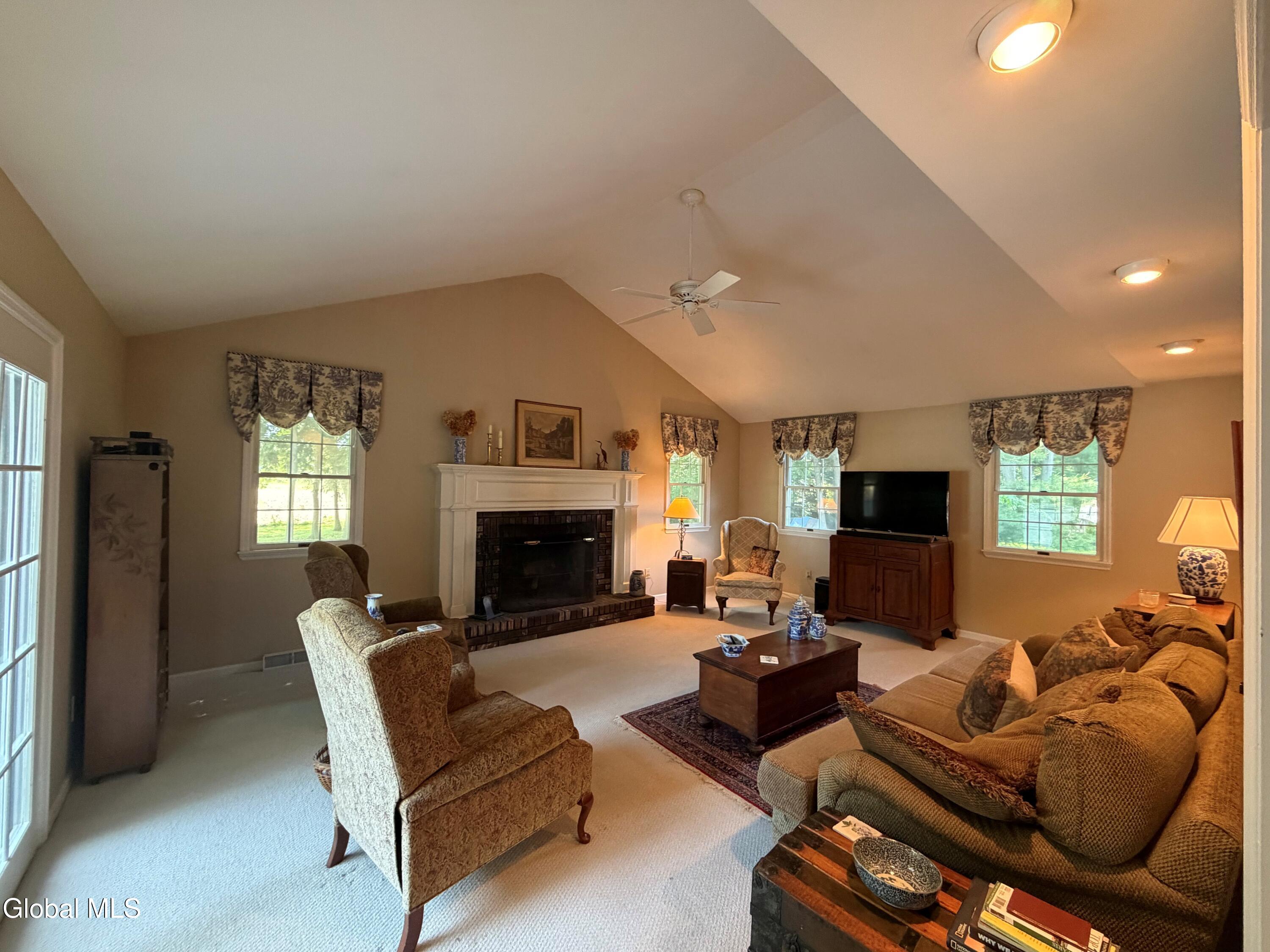 3061 New Williamsburg Drive Schenectady NY 12303