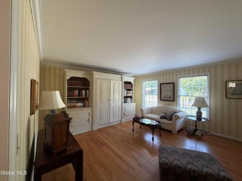 3061 New Williamsburg Drive Schenectady NY 12303