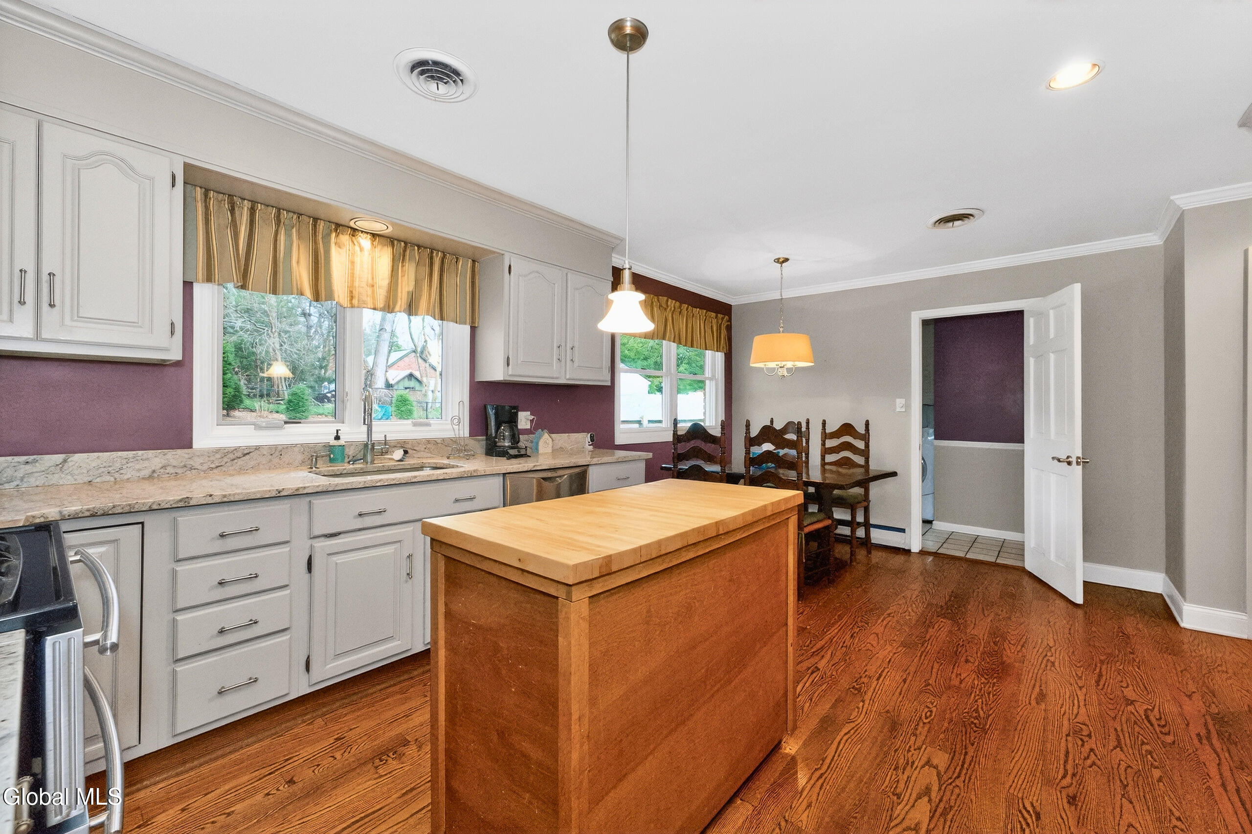 7 N Maple Lane Albany NY 12211