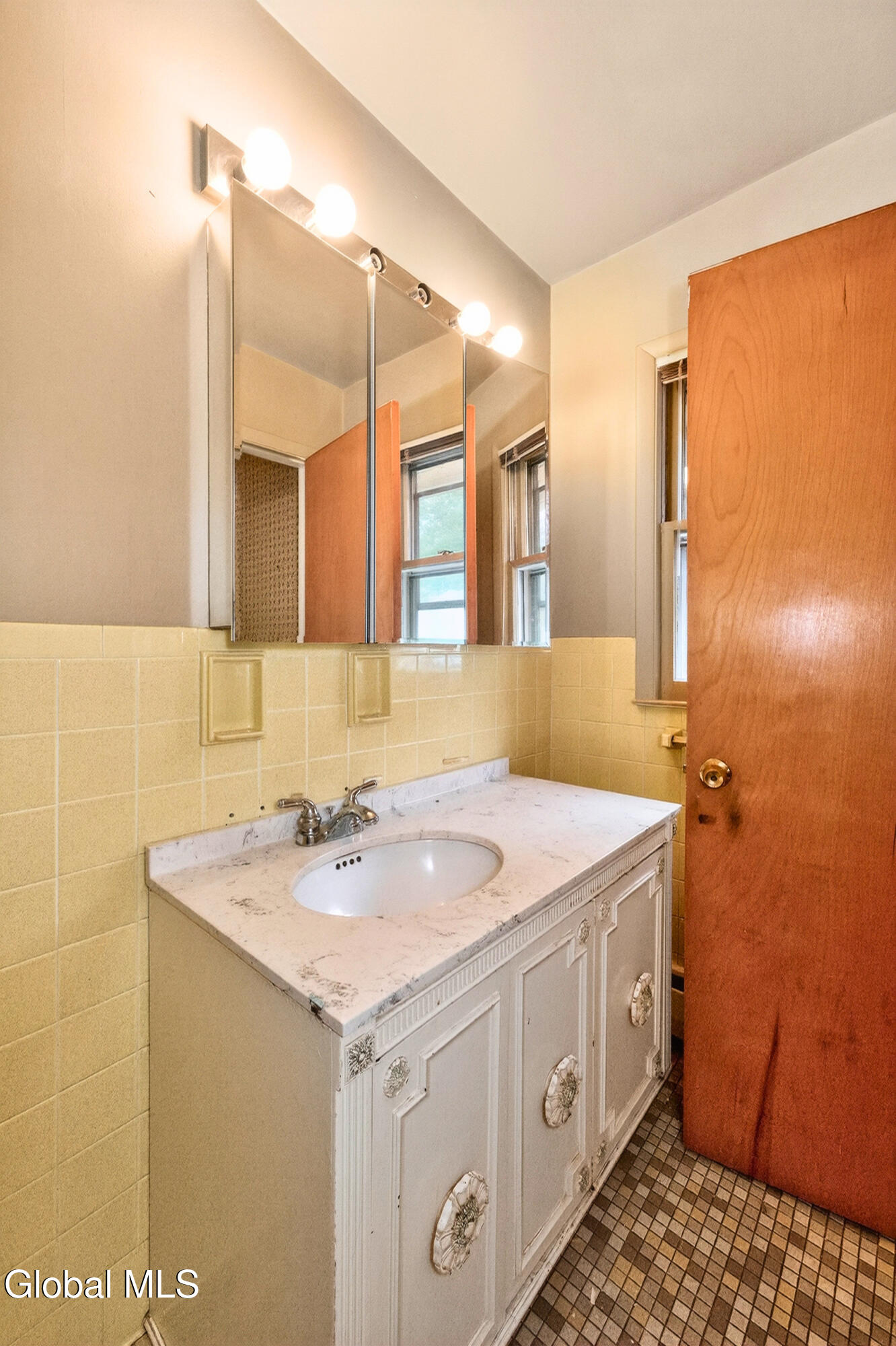 7 N Maple Lane Albany NY 12211