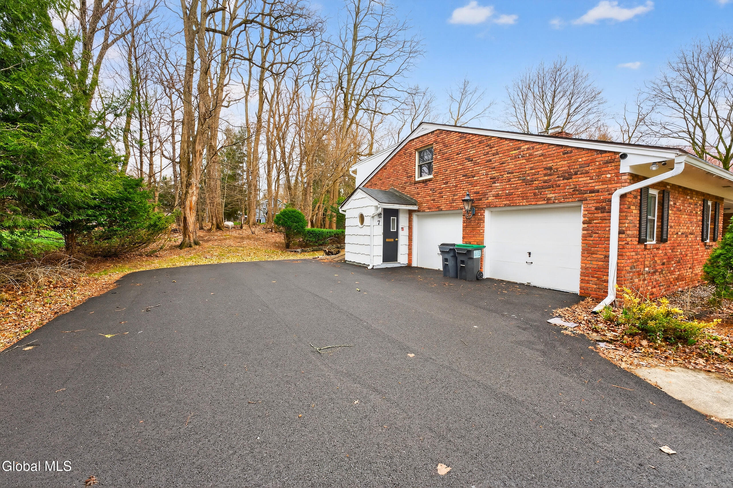 7 N Maple Lane Albany NY 12211