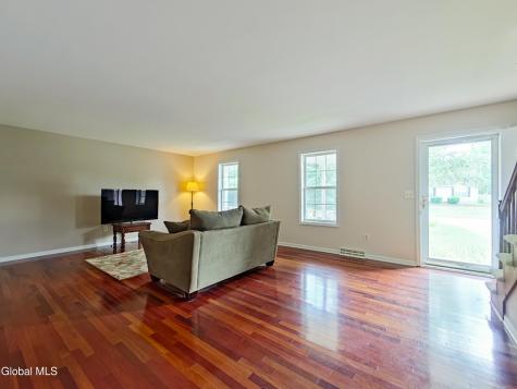 6 Aberdeen Way Gansevoort NY 12831