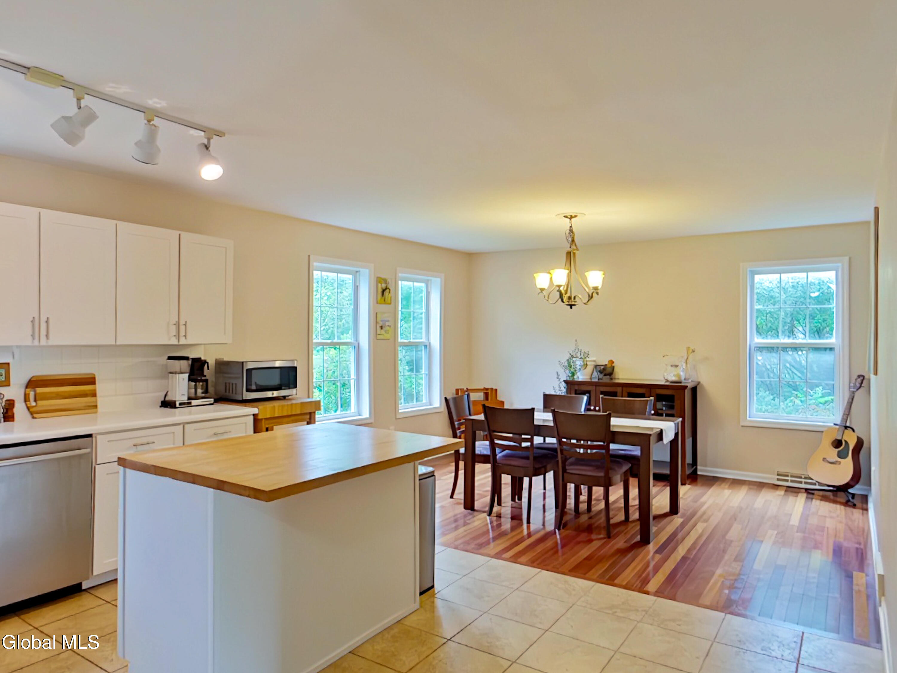 6 Aberdeen Way Gansevoort NY 12831