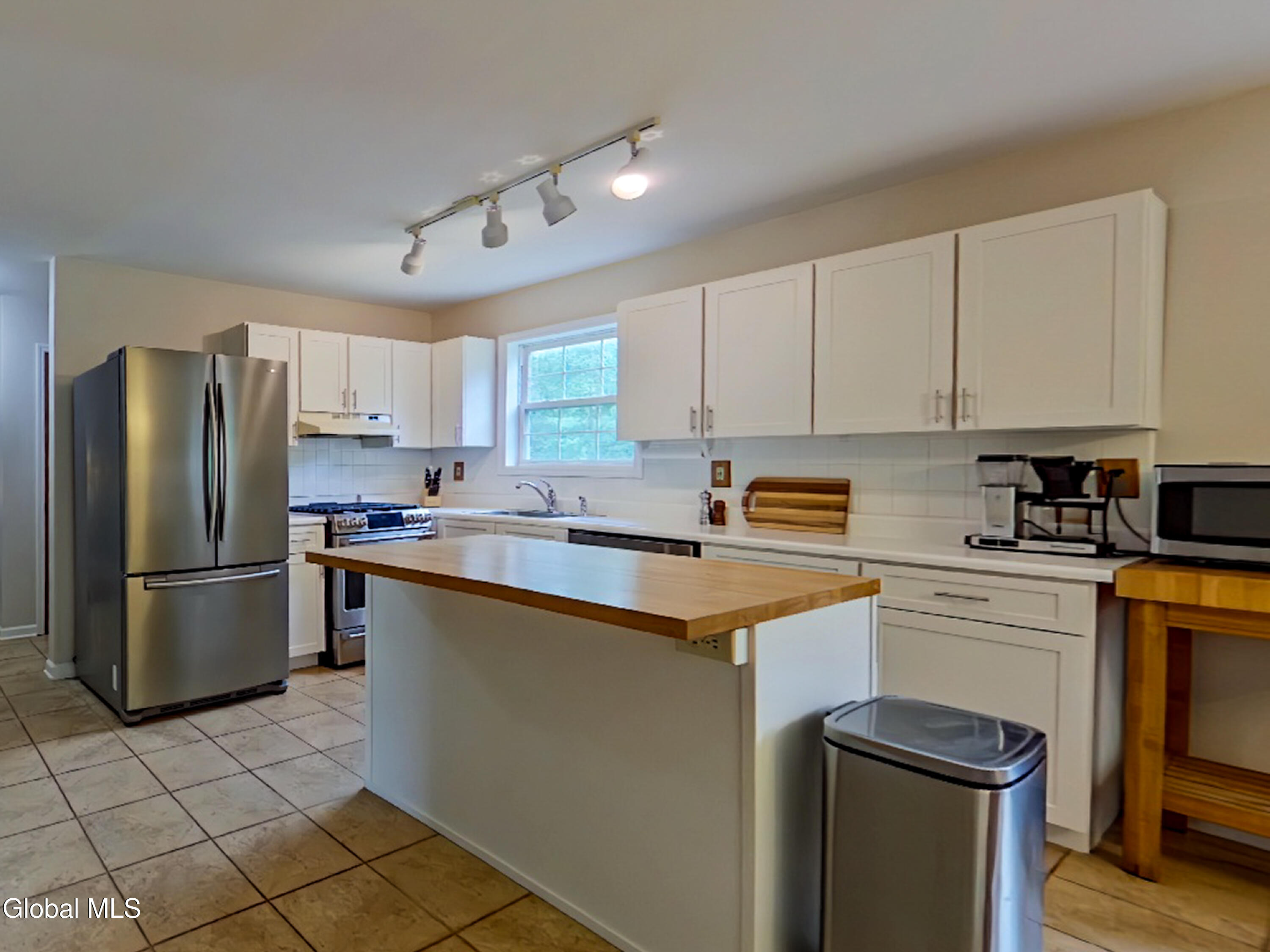 6 Aberdeen Way Gansevoort NY 12831
