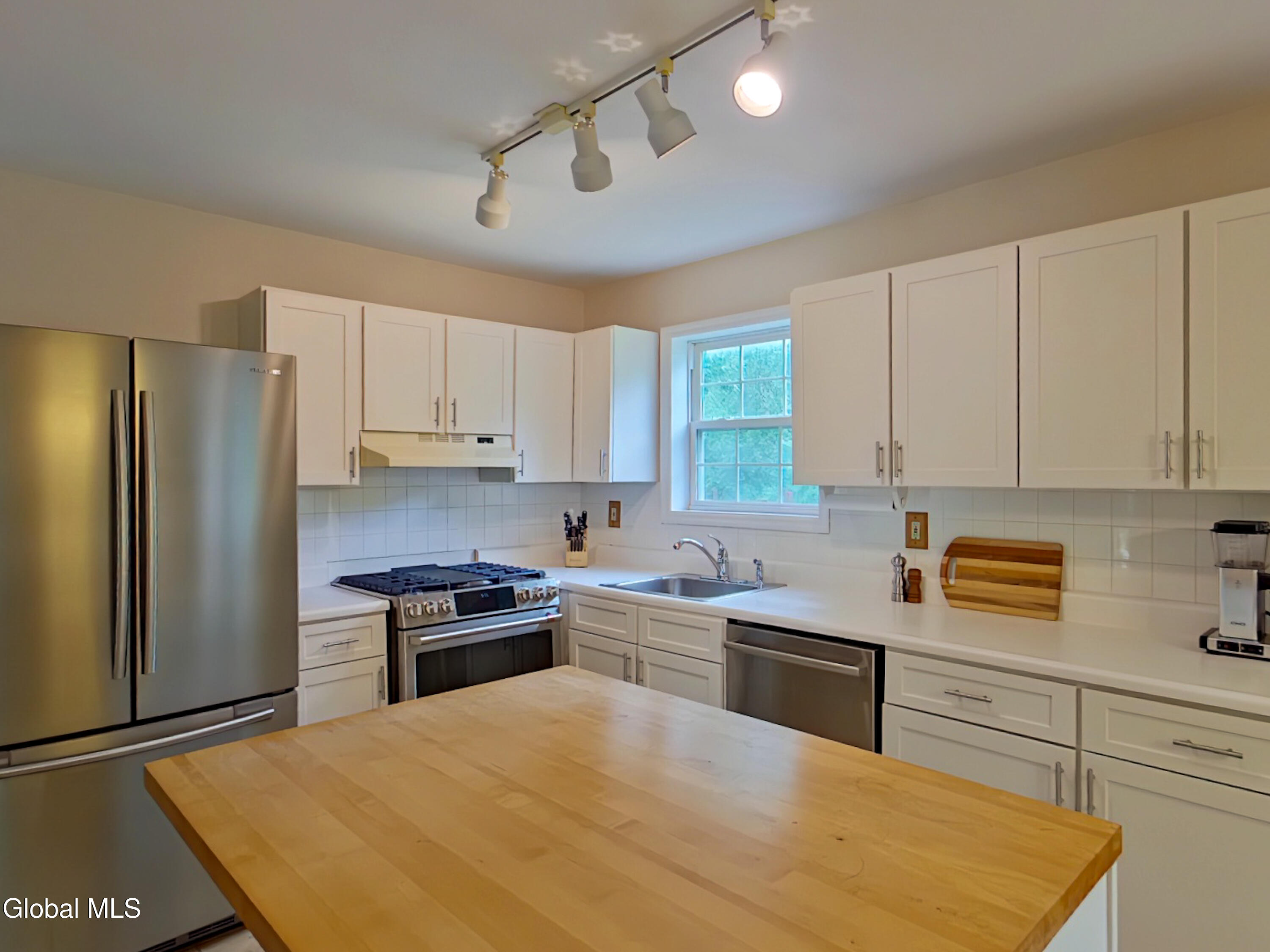 6 Aberdeen Way Gansevoort NY 12831