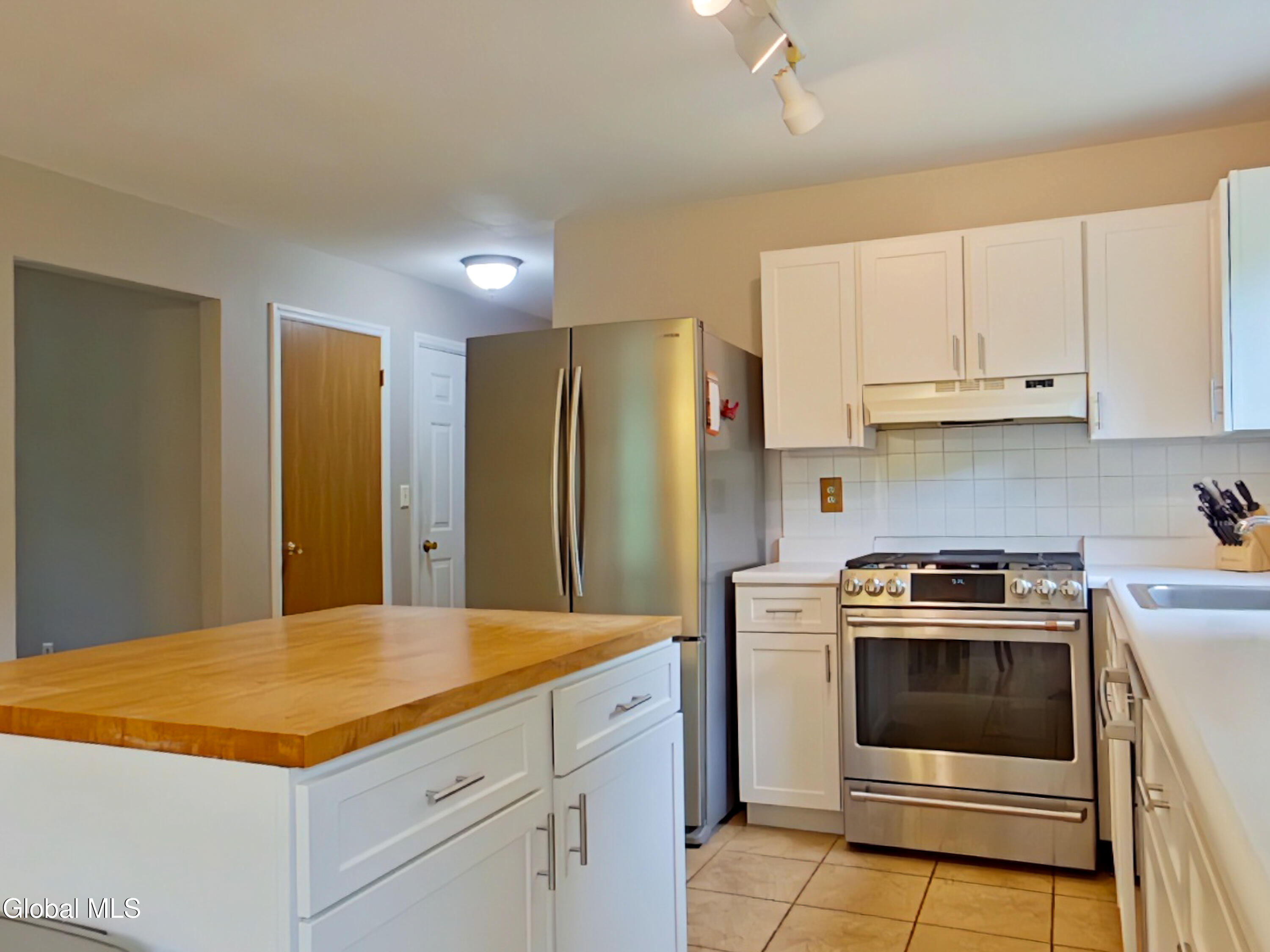 6 Aberdeen Way Gansevoort NY 12831