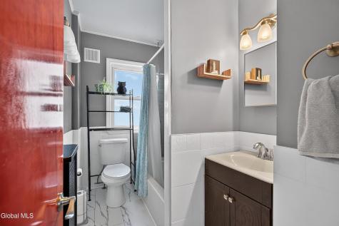 42 Jackson Avenue Schenectady NY 12304