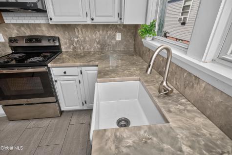 42 Jackson Avenue Schenectady NY 12304