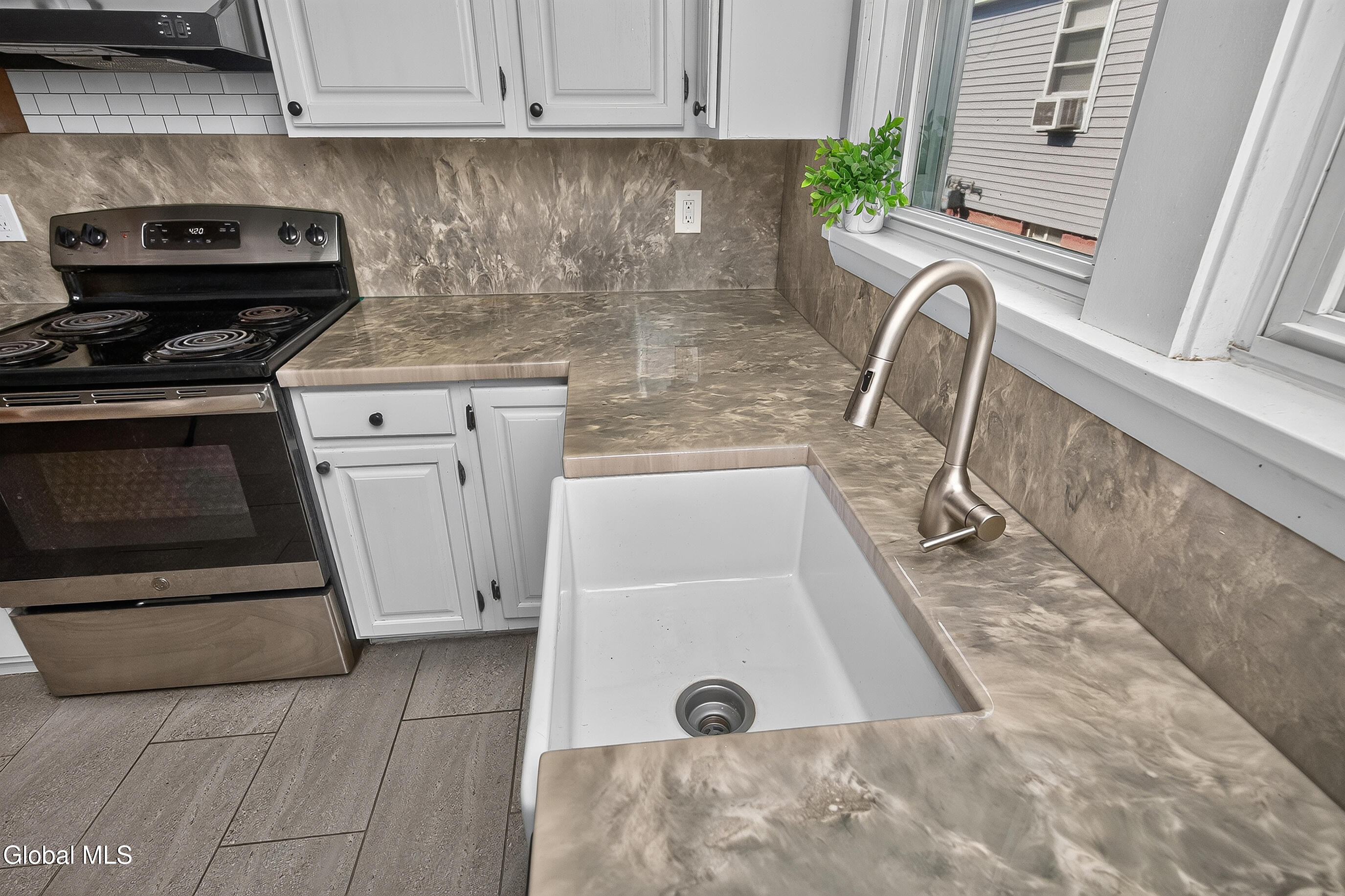 42 Jackson Avenue Schenectady NY 12304