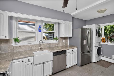 42 Jackson Avenue Schenectady NY 12304