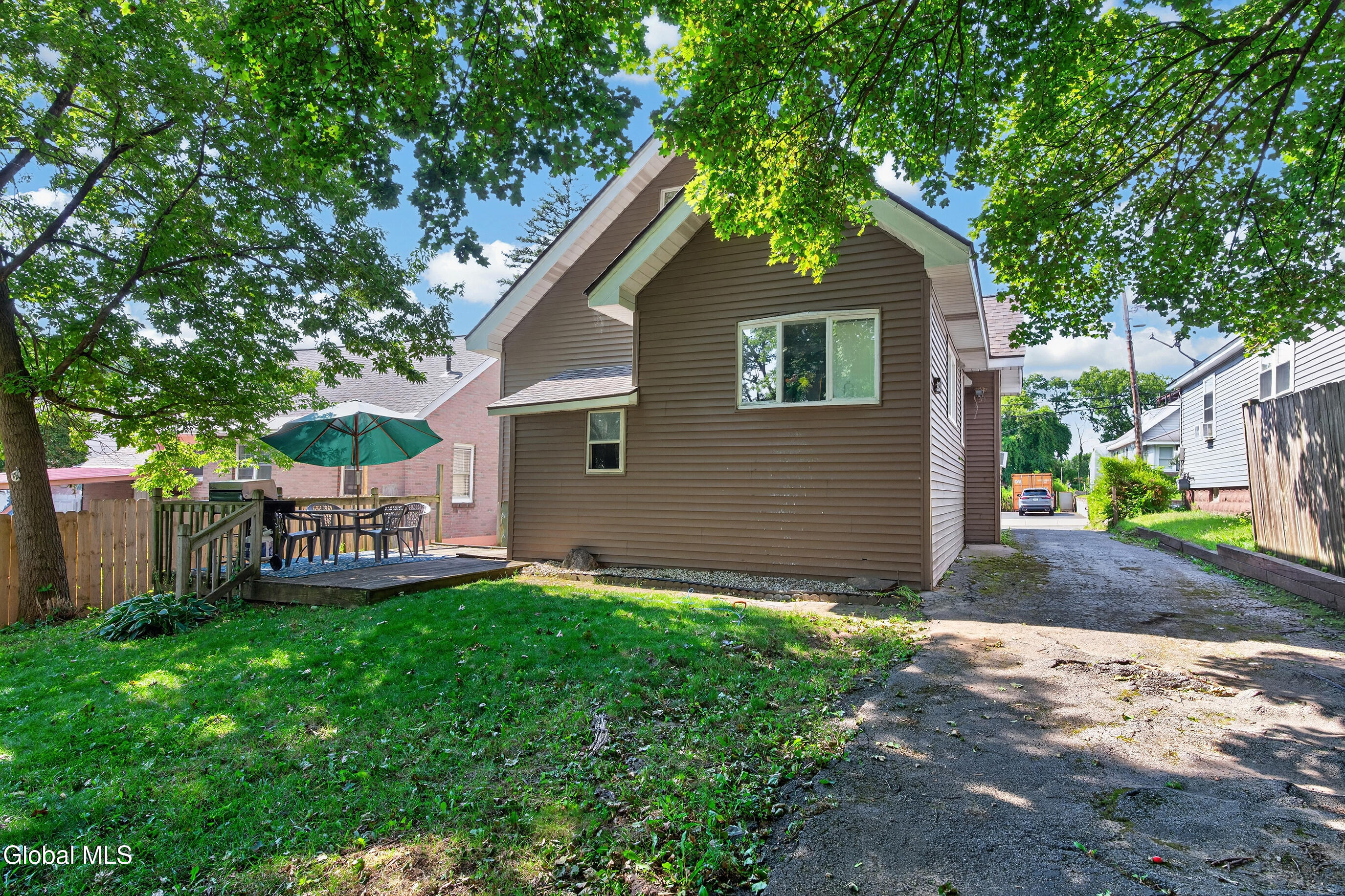 42 Jackson Avenue Schenectady NY 12304