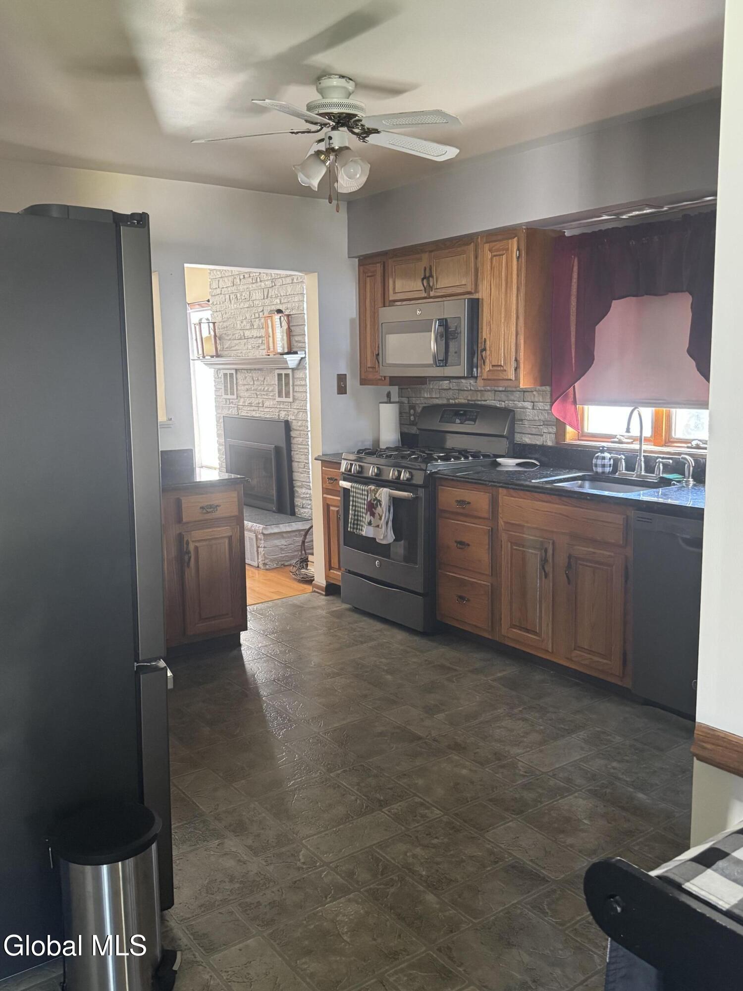 2105 Oaklawn Avenue Rotterdam NY 12306