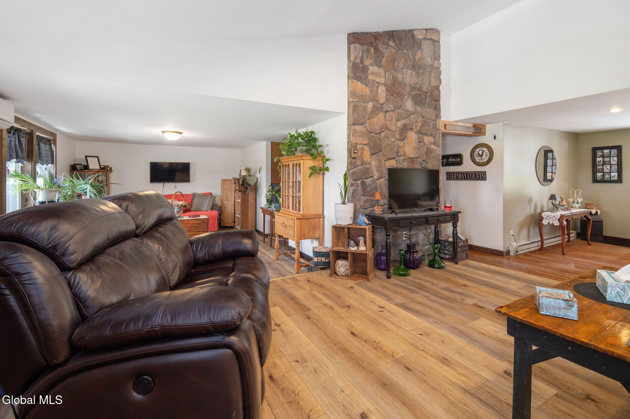 2588 New York 10 Summit NY 12175