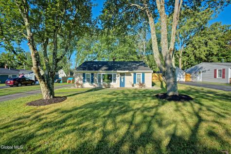 2 Alamo Lane Schenectady NY 12304