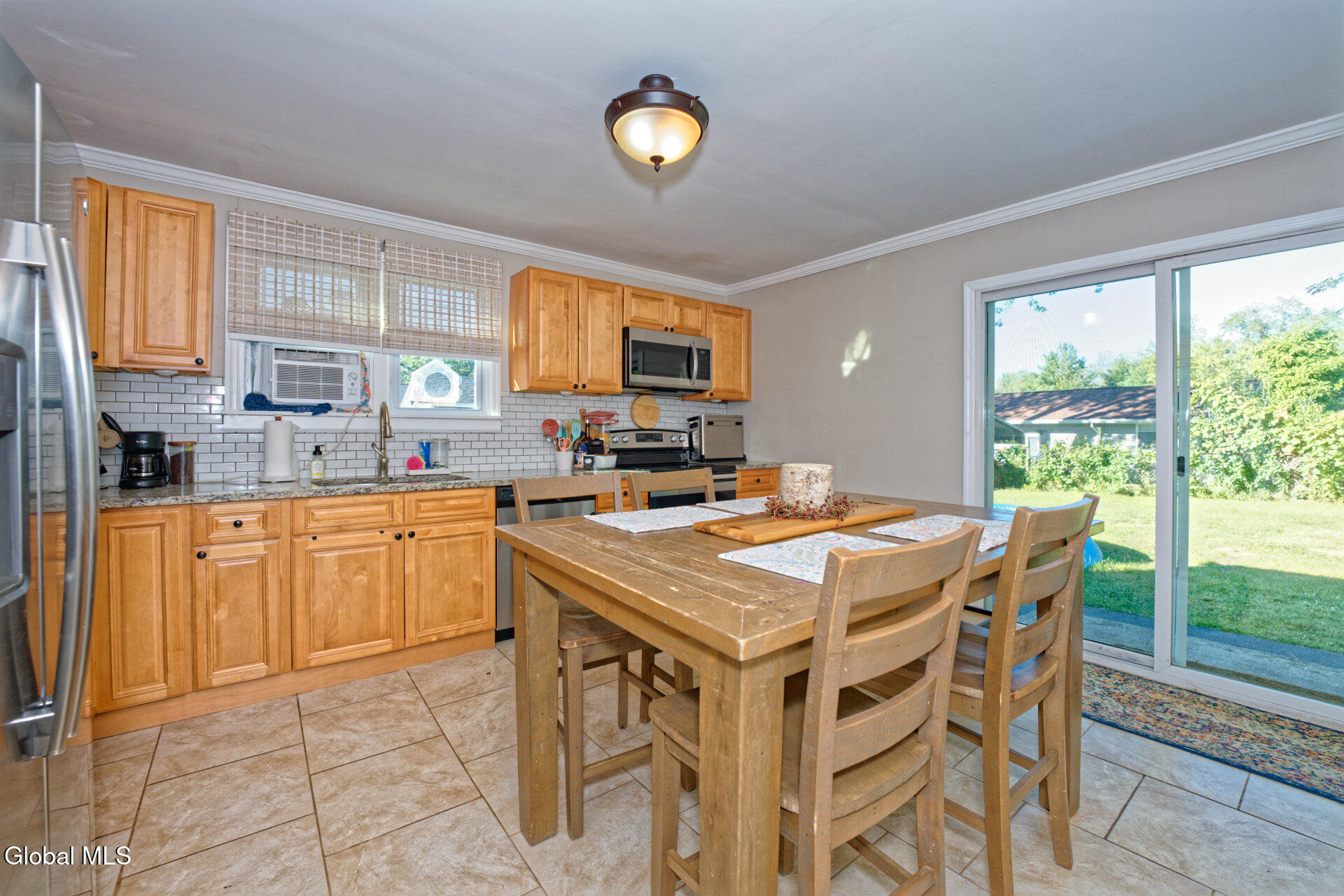 2 Alamo Lane Schenectady NY 12304