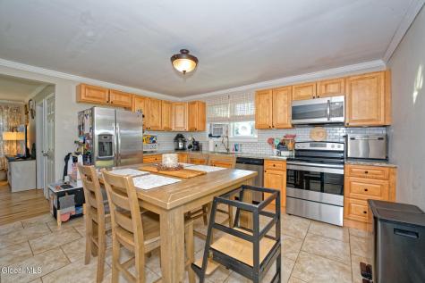 2 Alamo Lane Schenectady NY 12304