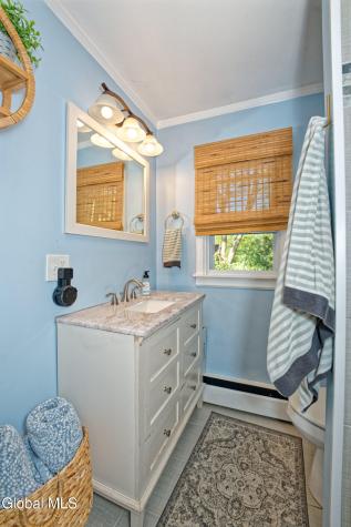 2 Alamo Lane Schenectady NY 12304